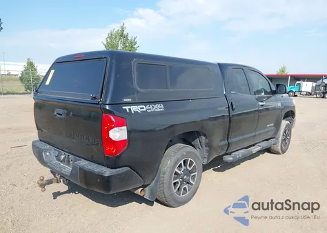 2017 Toyota Tundra Limited 5.7L V8 z USA, uszkodzony, nr VIN 5TFBW5F11HX659471